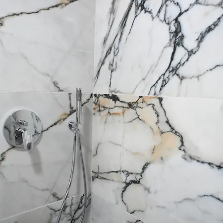 Julie's Seaview Vlichadia